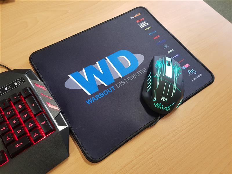 Epsilon muismat 400x450 mm 4mm dik glanzend stoffen bekleding op rubber aan de rand gestikt per 100 stuks - bedrukt met logo naar keuze