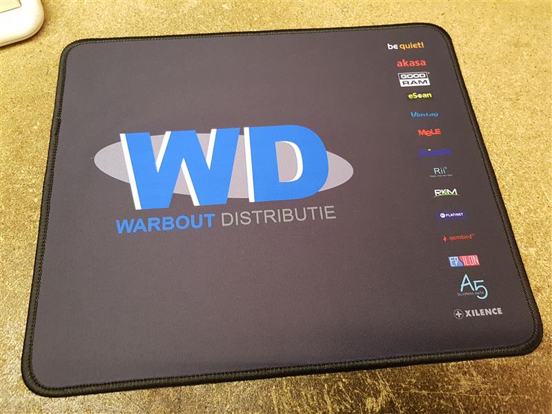 Epsilon muismat 400x450 mm 4mm dik glanzend stoffen bekleding op rubber aan de rand gestikt per 100 stuks - bedrukt met logo naar keuze
