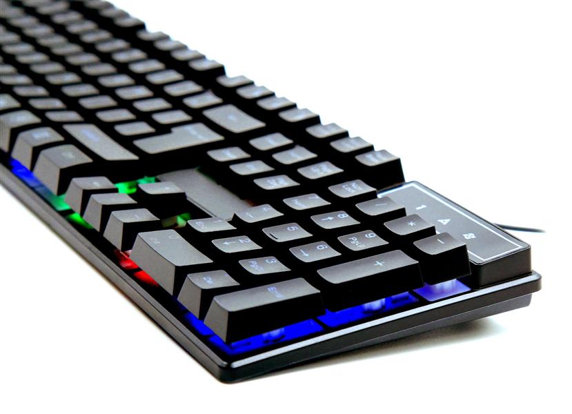 VARR compact Gaming keyboard - Rebel - 3 RGB modi 104 high quality membrane keys 2 8m USB 439 gram