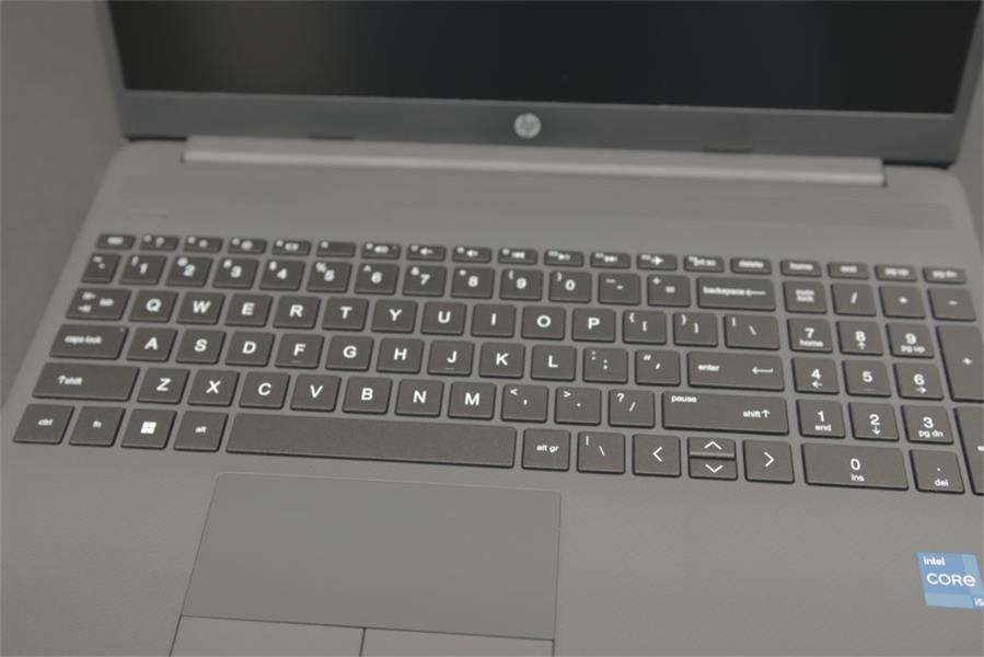 HP 250 G9 15.6 F-HD i5-1235U 8GB 256GB W11P - RESPRAYED